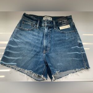 Abercrombie - Curve Love High Rise 4” Mom Short - size 27 - brand new